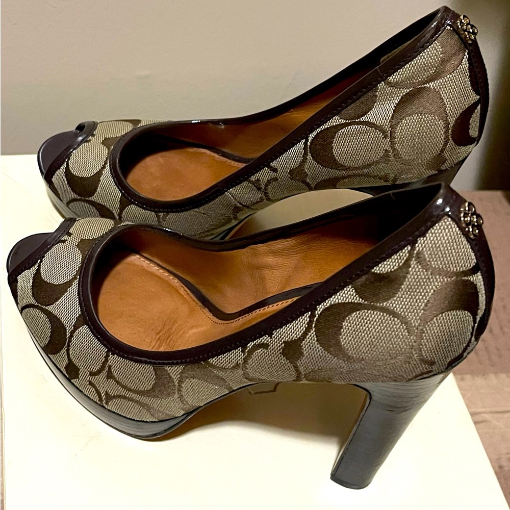 Coach Signature Logo Pumps